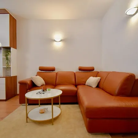 Relaxing Apartment 300 M From The Beach شقة بولا